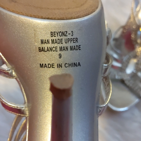 Heels - Picture 4 of 4